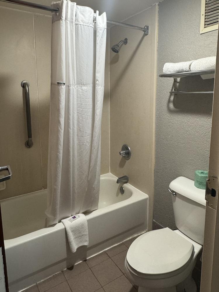 Motel 6 Savannah, GA- Gateway & I-95 photo 15