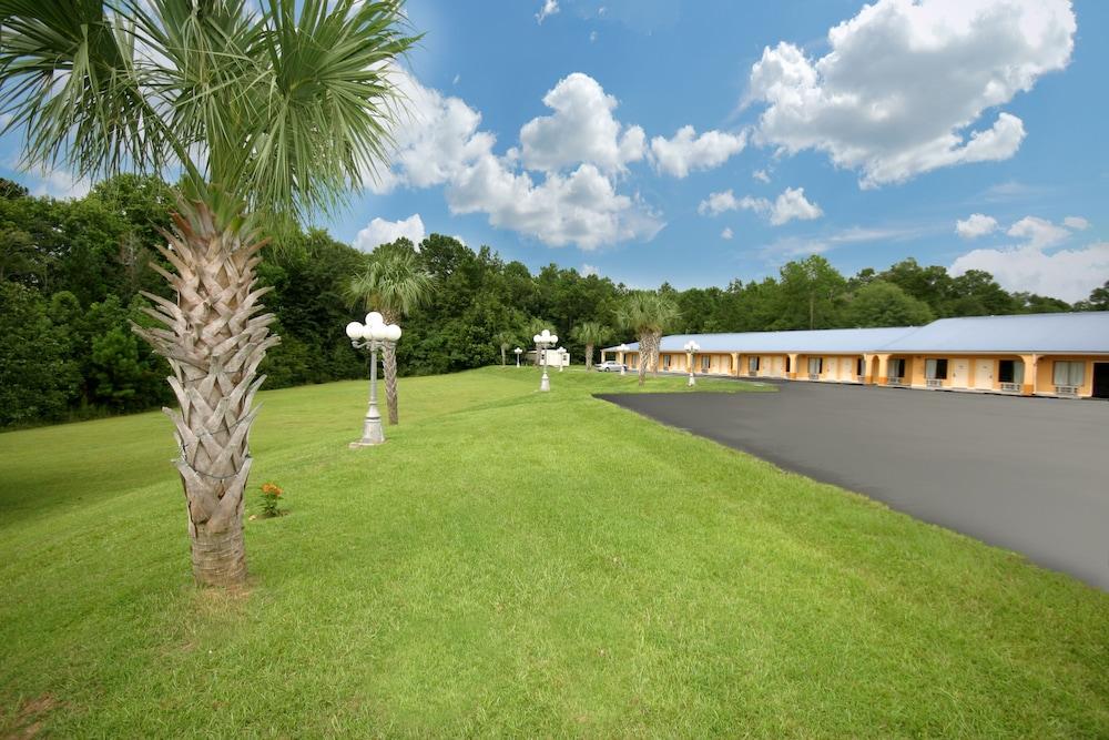 Days Inn by Wyndham DeFuniak Springs photo 18