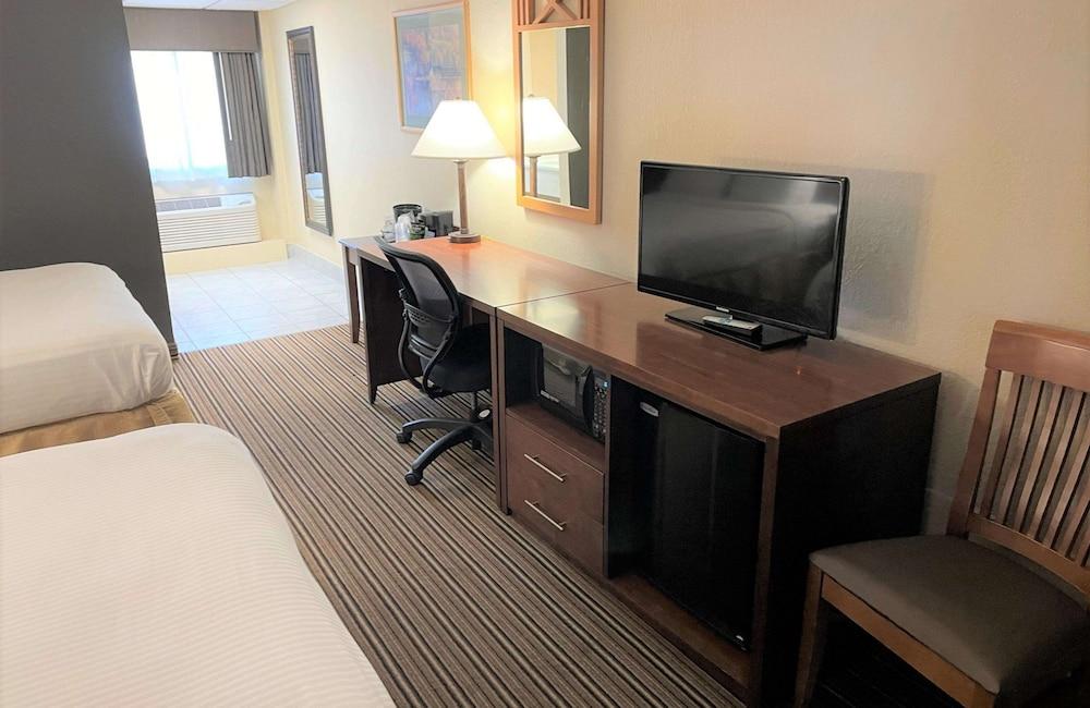 Crossroads Hotel and Event Center photo 47
