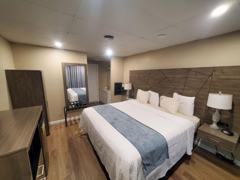 Water's Edge Ocean Resort photo 30