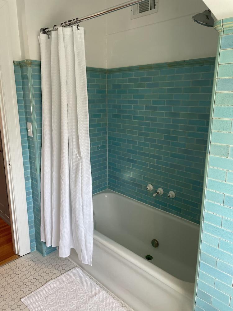 Offutt Manor photo 35
