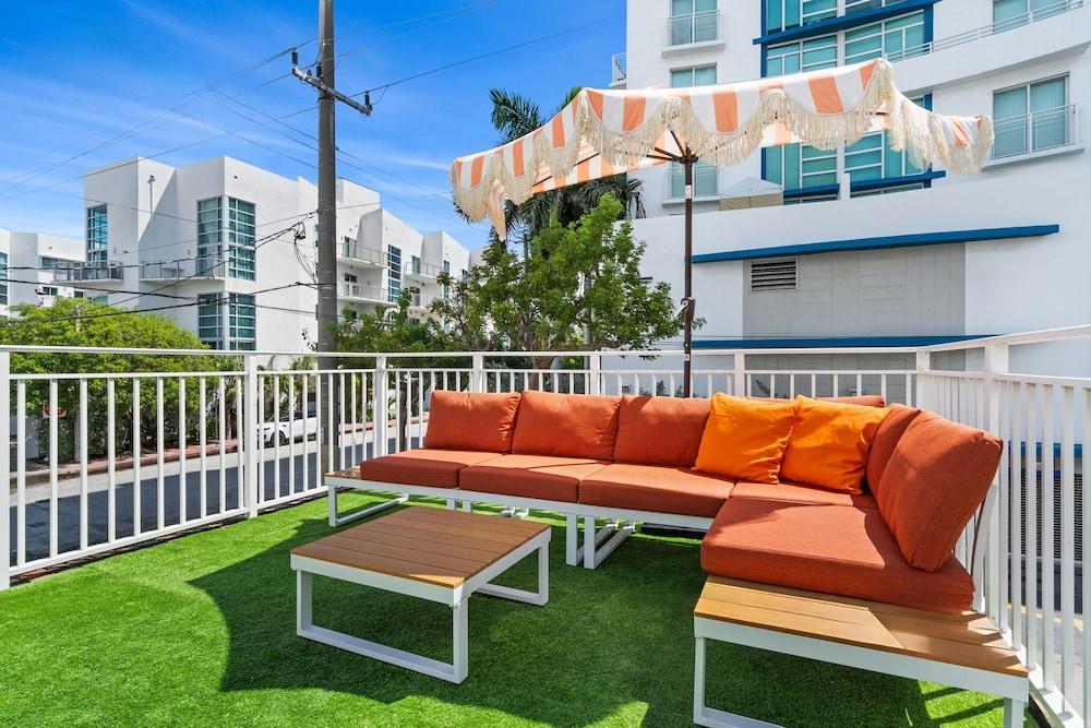 Blue Flamingo Suites photo 8