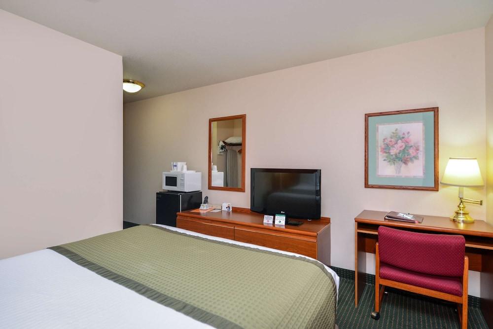 Travelodge Suites by Wyndham Newberg photo 28