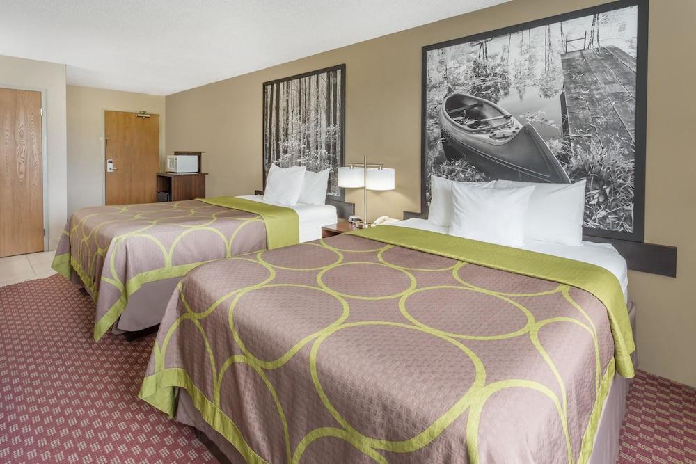 Super 8 by Wyndham Hebron Lowell Area photo 4