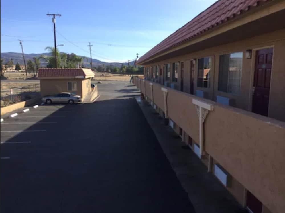 Vagabond Inn Hemet photo 20