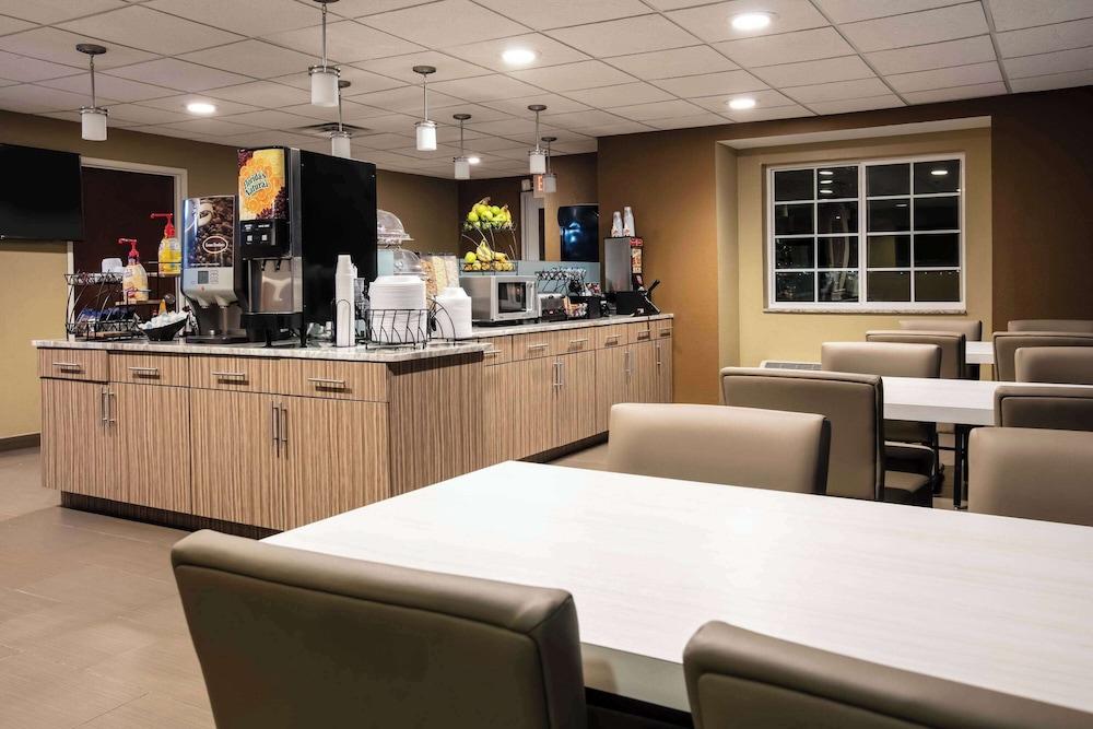 Microtel Inn & Suites By Wyndham Pecos photo 13