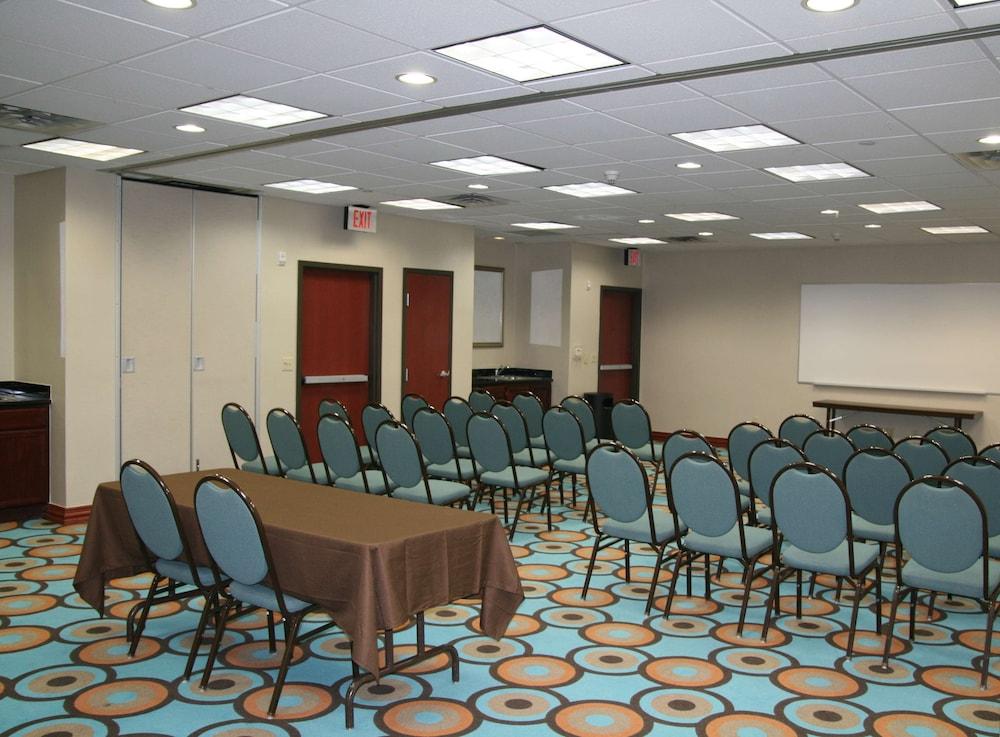 Spark by Hilton Amarillo Medical Center photo 34