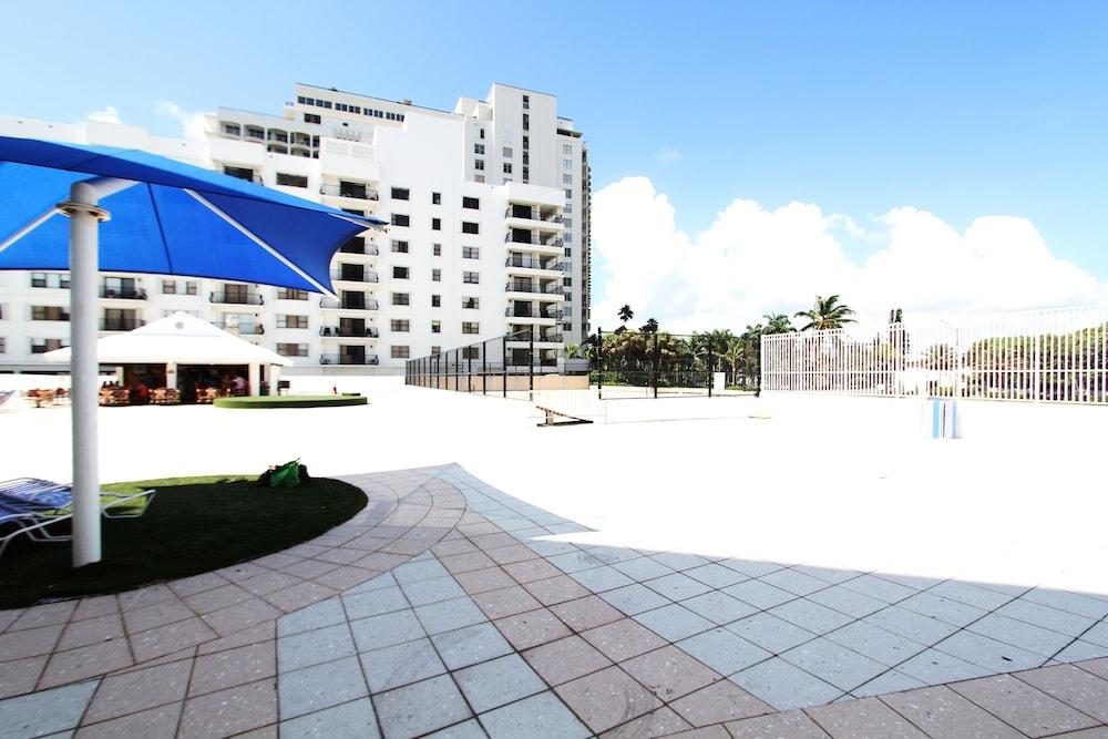 Soleil Apartments at Castle Beach Club photo 8