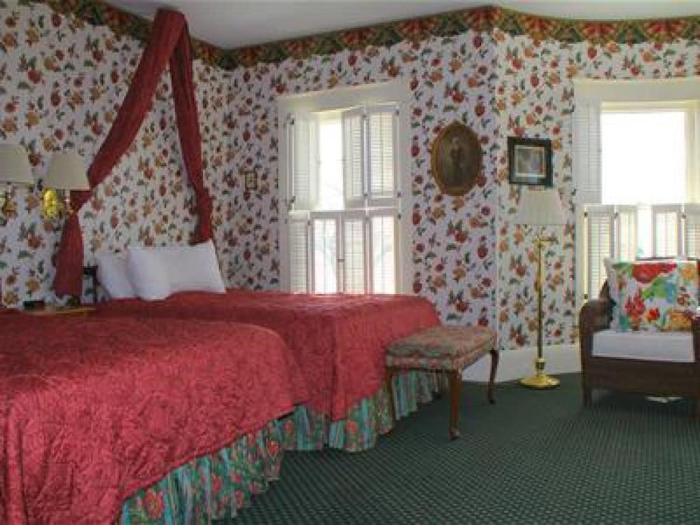 Inn on Mackinac photo 18