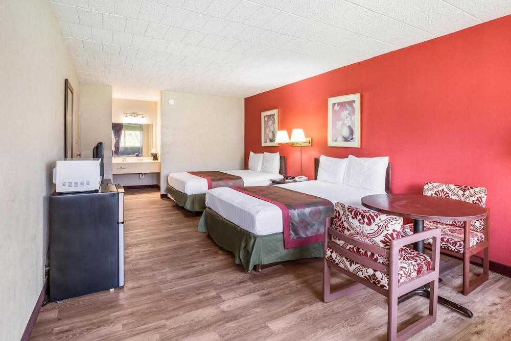 Red Carpet Inn Hazleton photo 14
