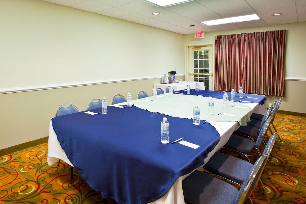 Holiday Inn Express & Suites Live Oak by IHG photo 52