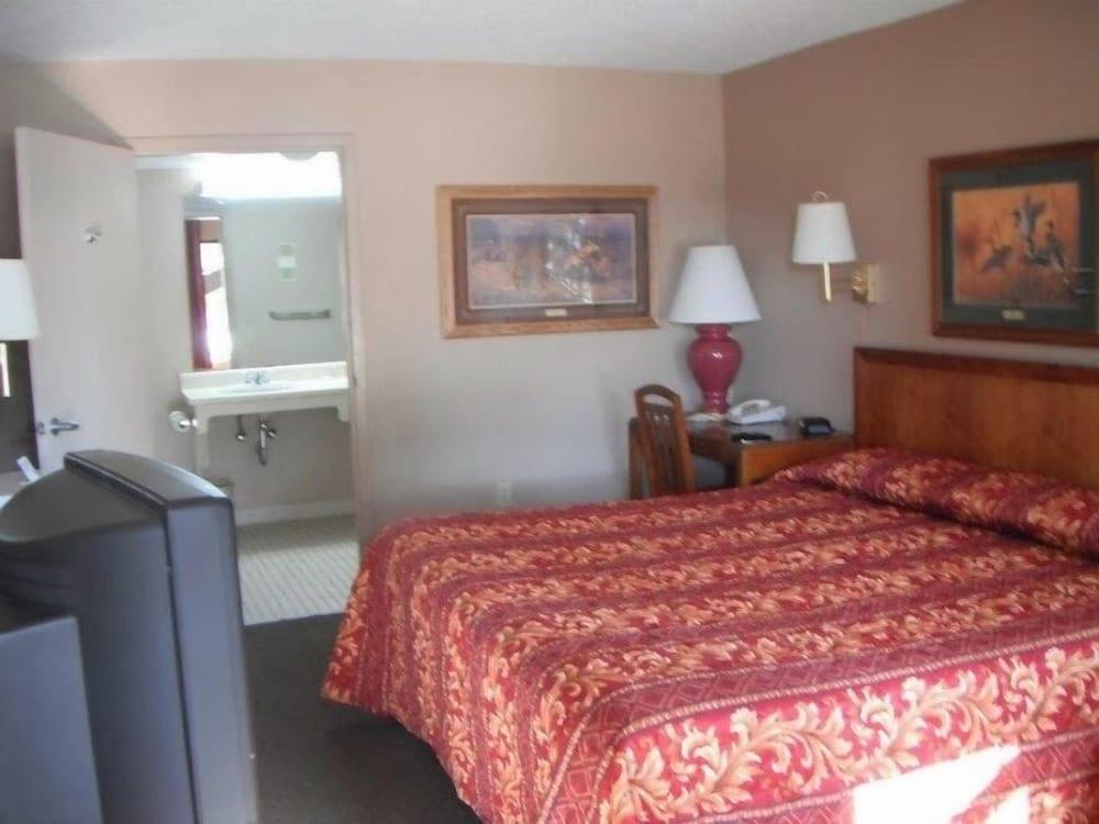 Days Inn by Wyndham Clanton AL photo 18