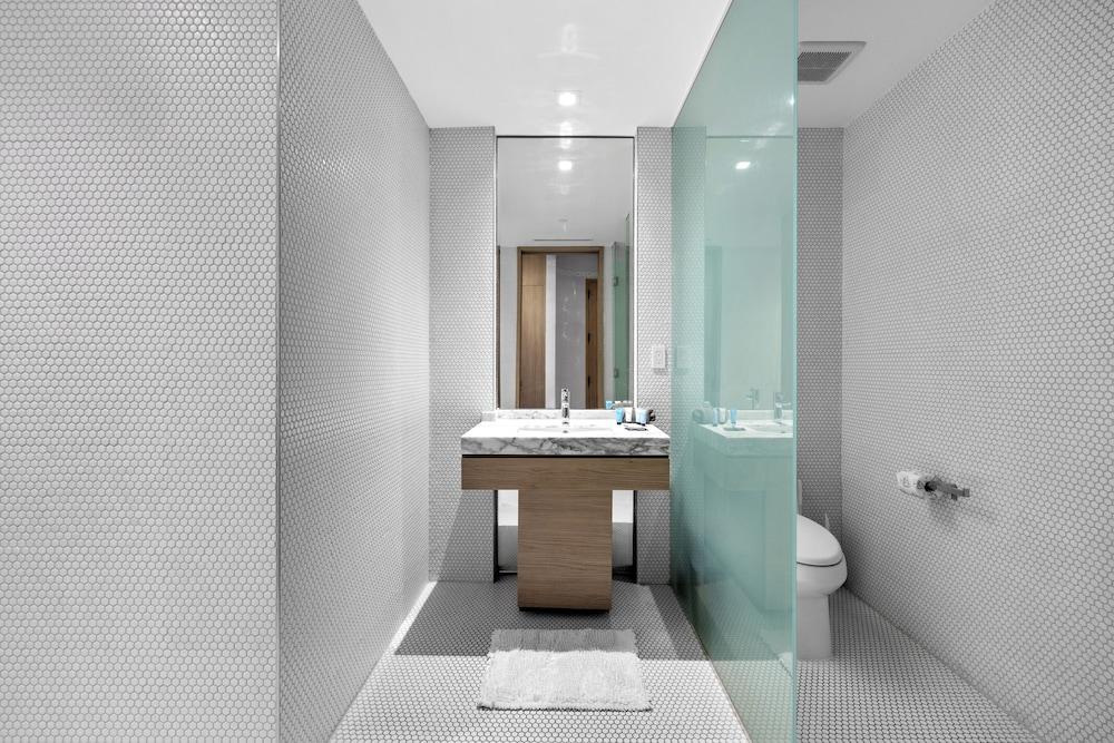 SLS Lux King Suite photo 32