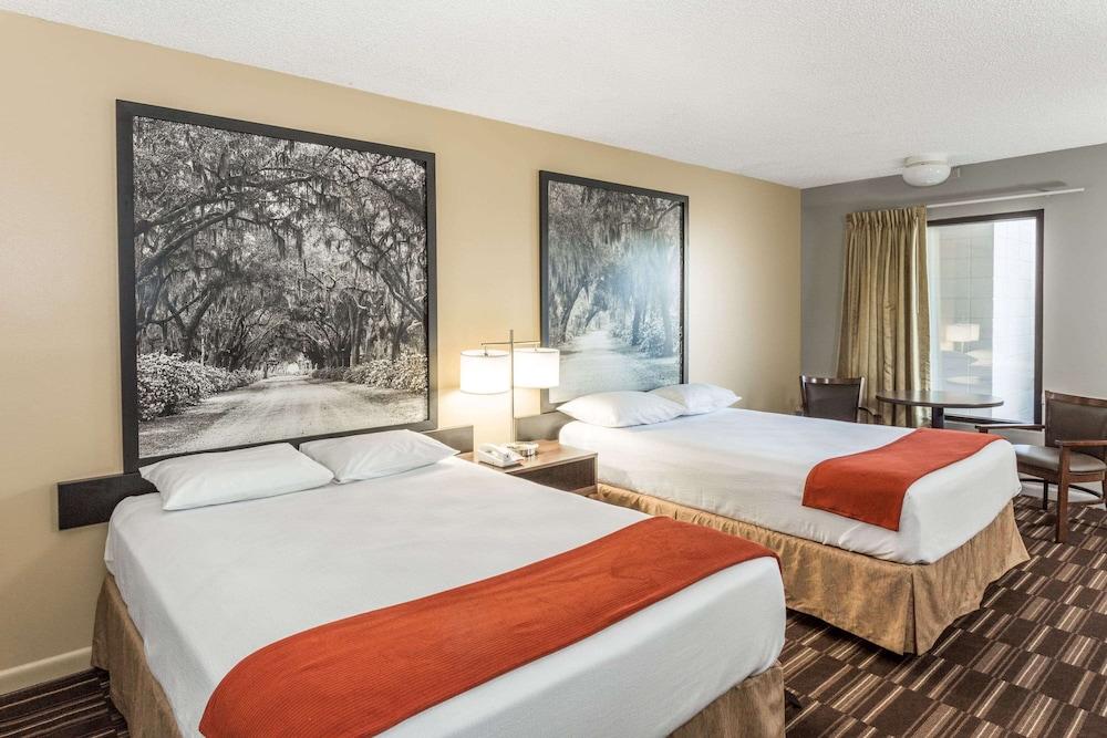 Super 8 by Wyndham Adel GA I-75 photo 6