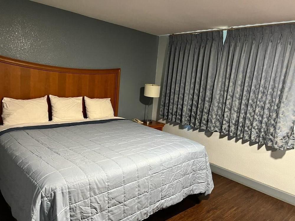 Holiday Motel photo 1