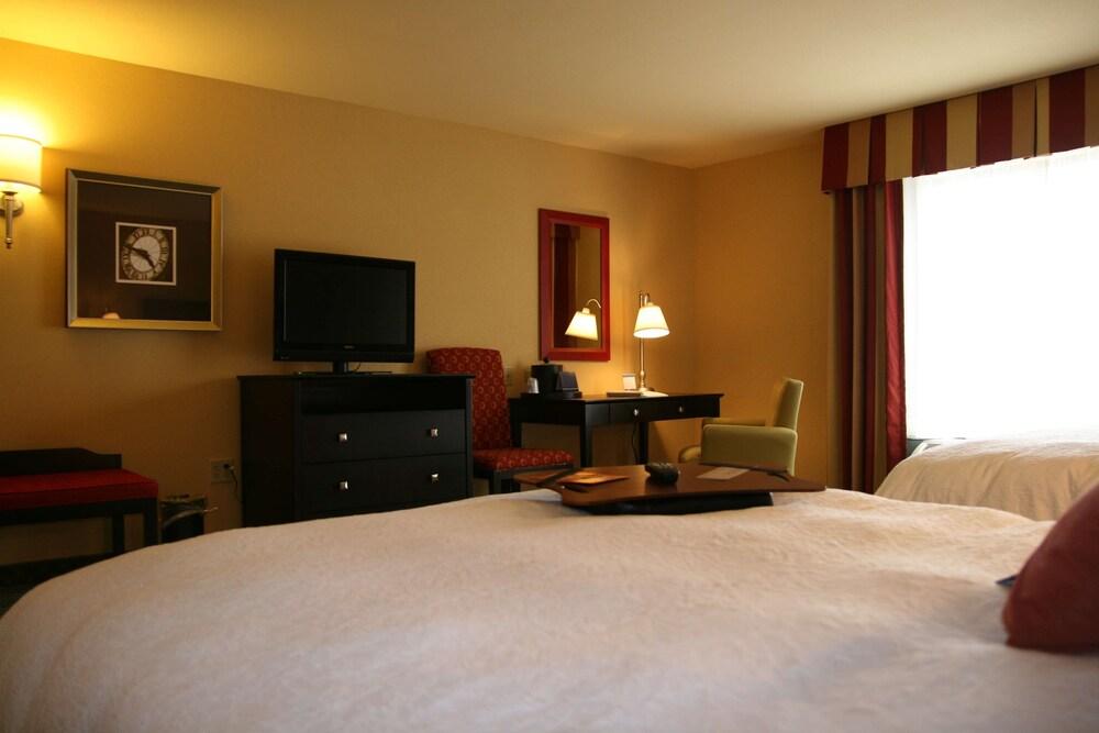 Hampton Inn Jacksonville-Anniston Area photo 16