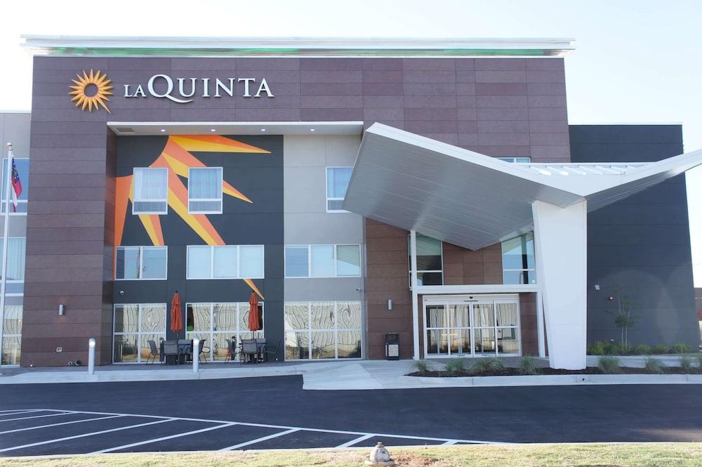 La Quinta Inn & Suites by Wyndham Perry photo 1