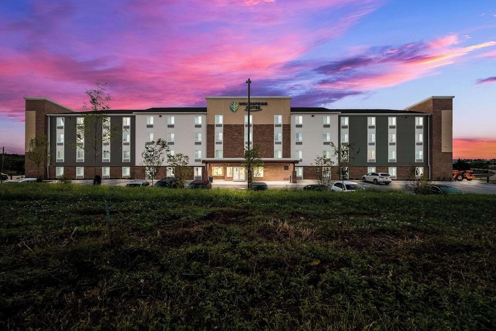 Woodspring Suites Milwaukee - Menomonee Falls photo 41