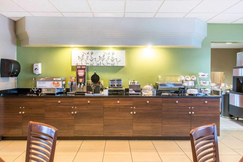 Sleep Inn & Suites Oregon - Toledo photo 48