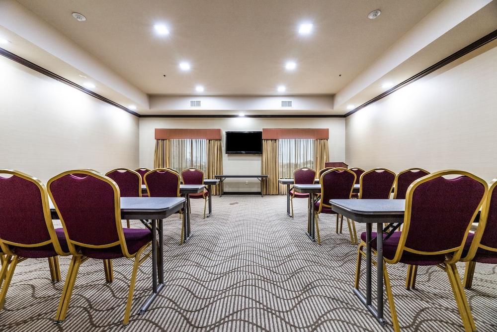 Comfort Suites Granbury photo 34