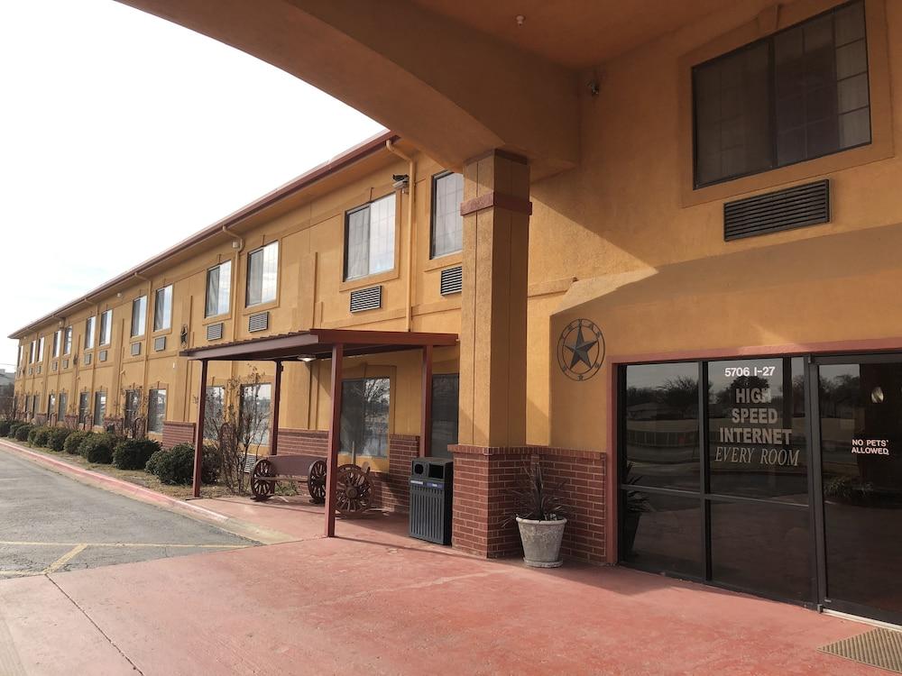 Econo Lodge Lubbock I-27 photo 1