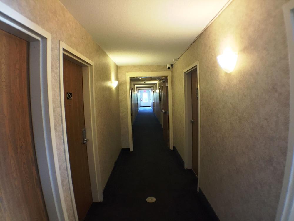 Super 8 by Wyndham Canandaigua photo 42
