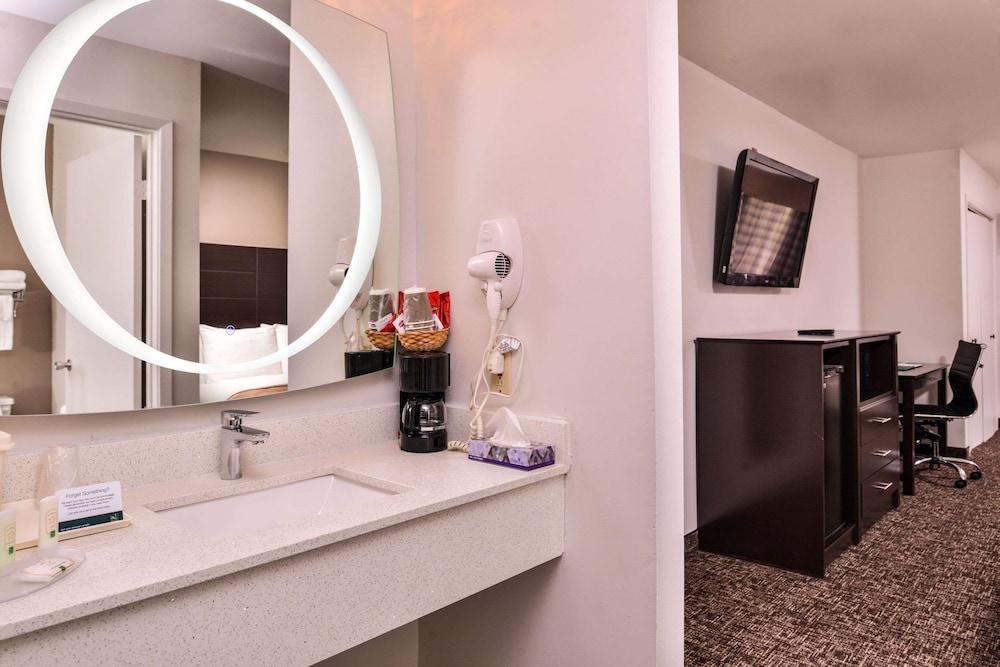 Quality Inn & Suites Beaumont photo 31
