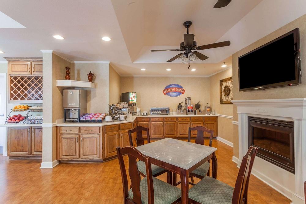 Baymont by Wyndham Columbia Maury photo 14