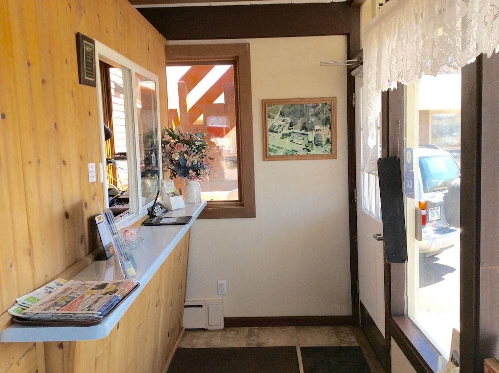 Budget Host Inn Iron Mountain photo 8
