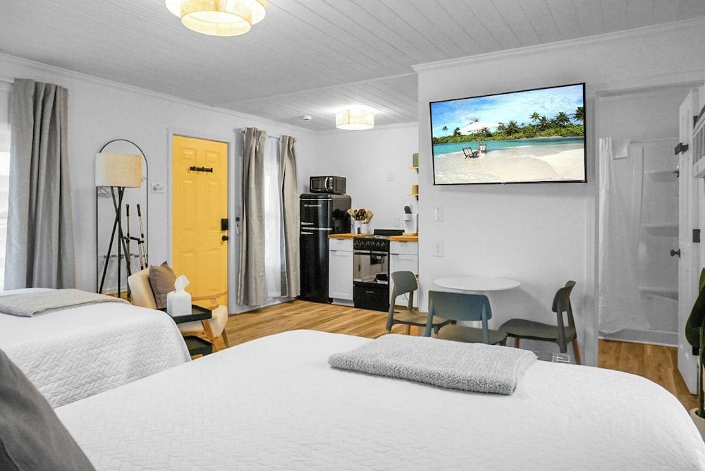 Boardwalk Inn photo 2