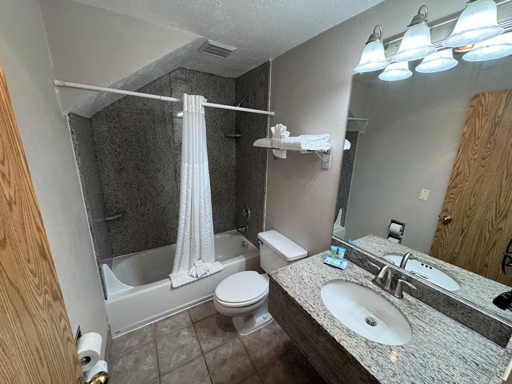 Promenade Inn & Suites Oceanfront photo 29