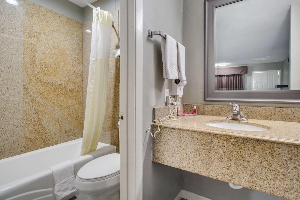Prestige Inn photo 3
