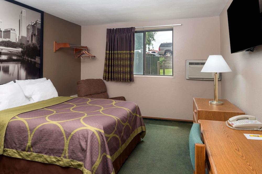 Super 8 by Wyndham Omaha NE photo 9