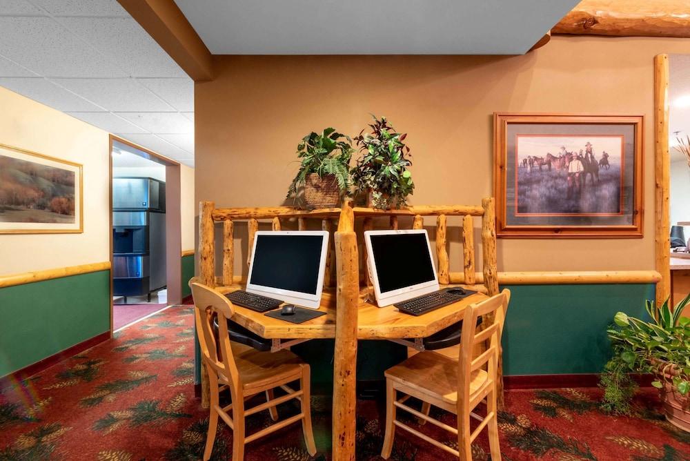 Summerset Hotel & Suites photo 28