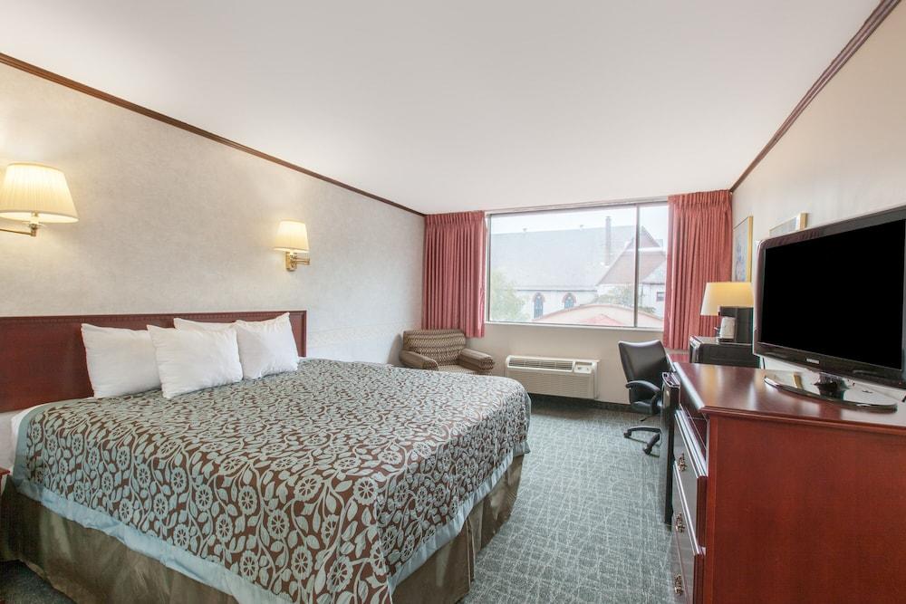 Schenectady Inn & Suites photo 4