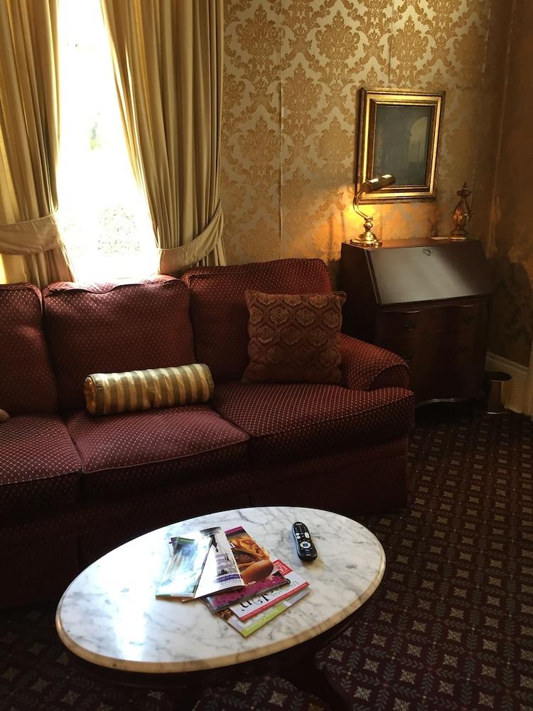 Nine O Five Royal Hotel photo 33
