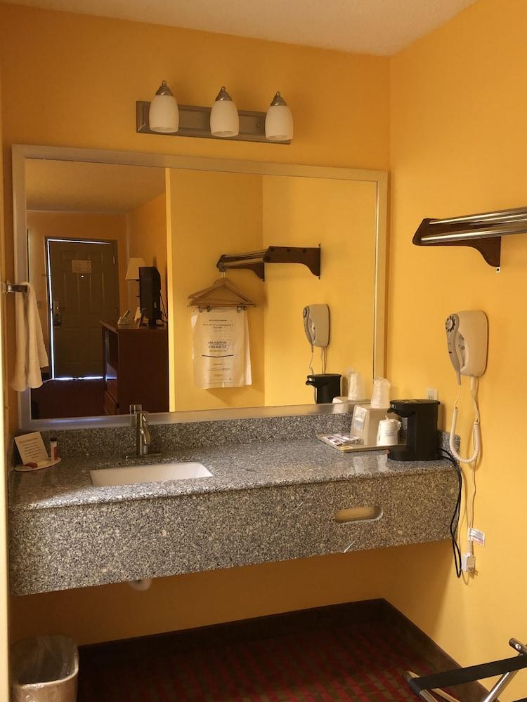 Days Inn by Wyndham Franklin photo 11