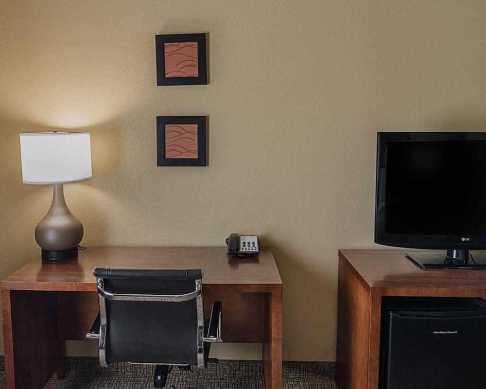 Comfort Inn Midland South I-20 photo 13