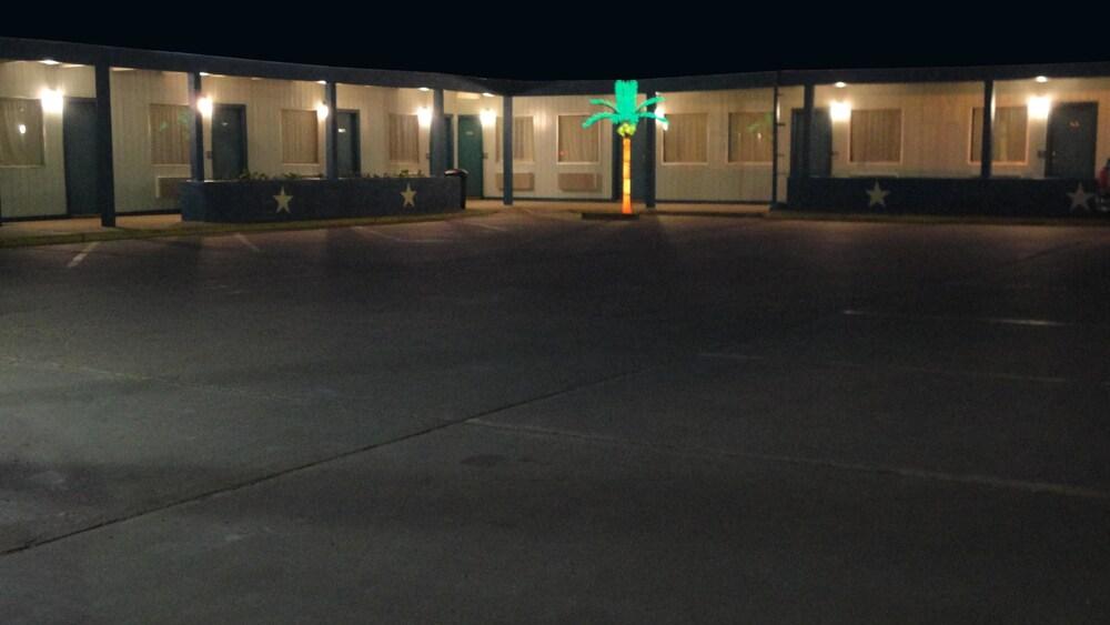 Sands Motel photo 22
