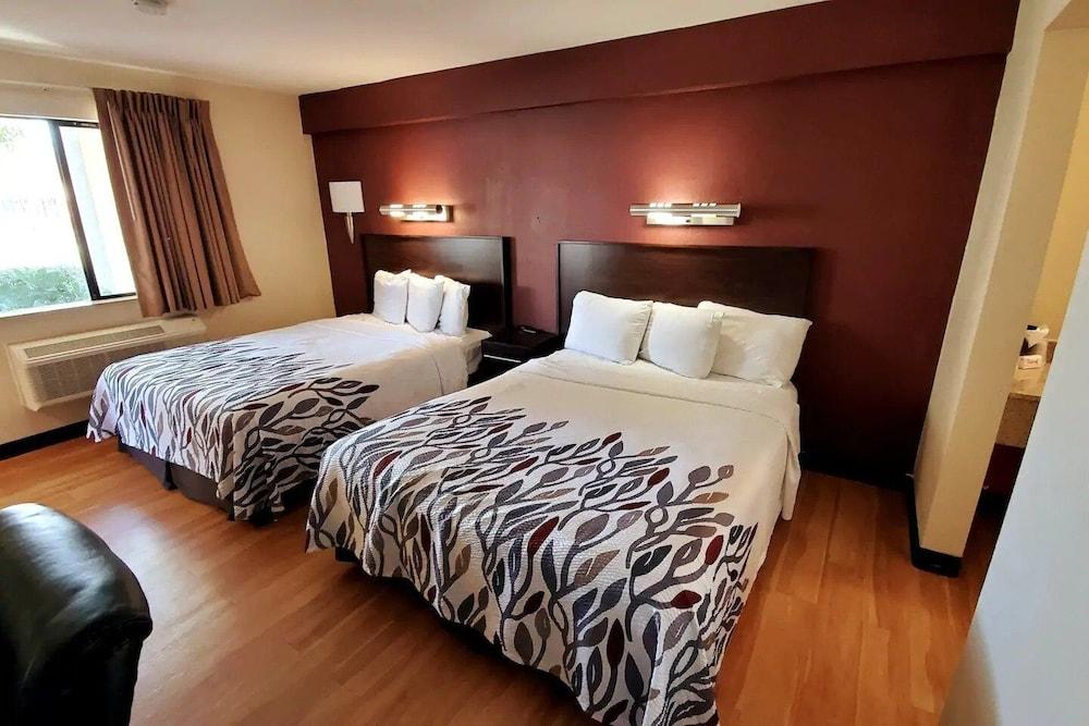 Sacramento Inn & Suites photo 2