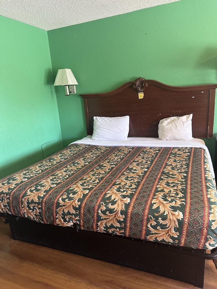 American Inn photo 9