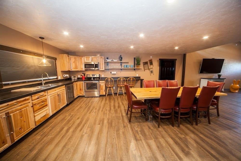 Log Cabin Lodge & Suites photo 6