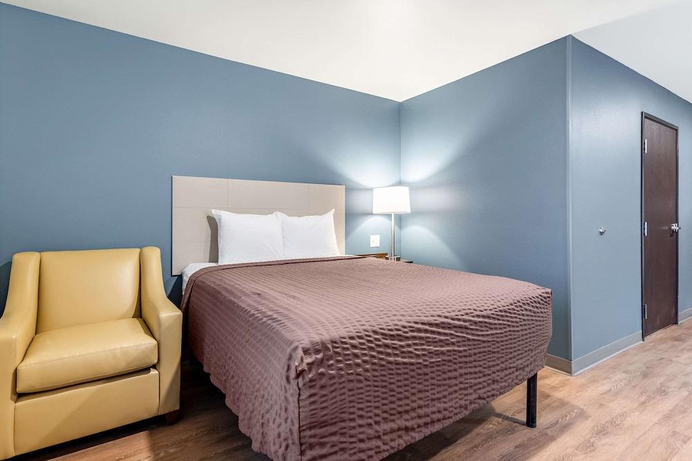 WoodSpring Suites Indianapolis Airport South photo 8