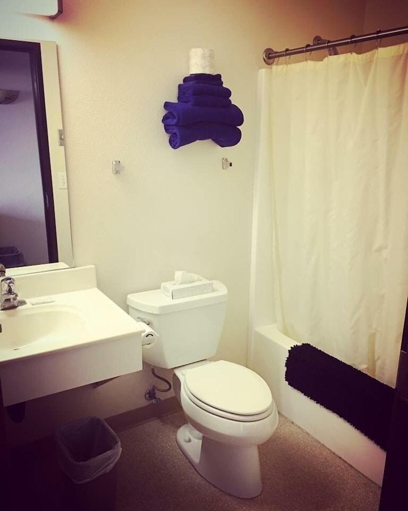Windbreak Hotel photo 16