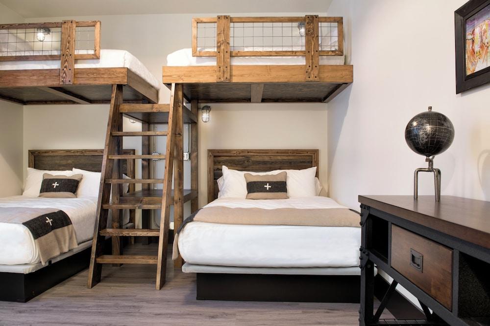 Compass Rose Lodge photo 15