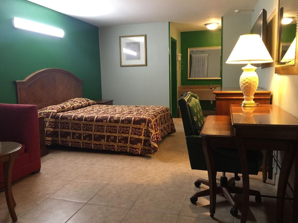 Texas Inn North Brownsville photo 19