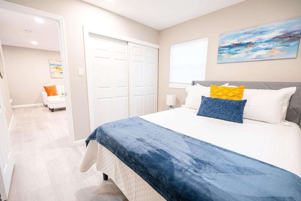 University Serenity Suites 14th photo 10