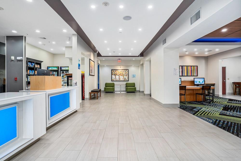 Holiday Inn Express Suites Van Buren-Ft Smith Area by IHG photo 47