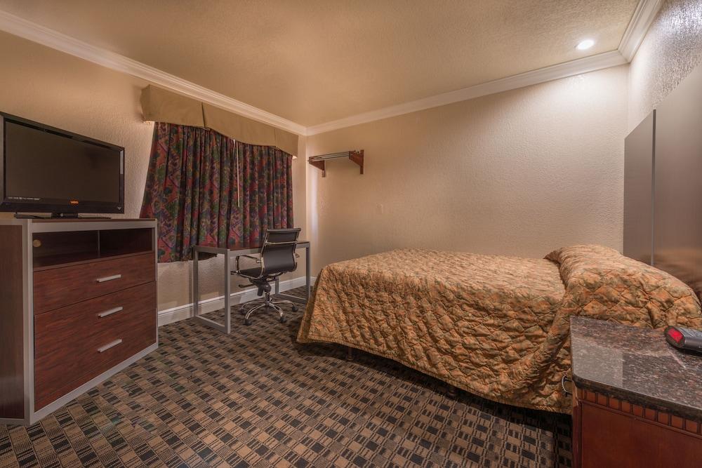 Edgewater Inn Reedley photo 15