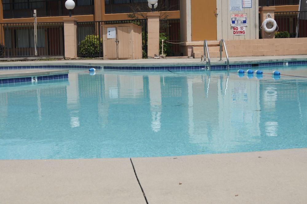 Royal Inn photo 59